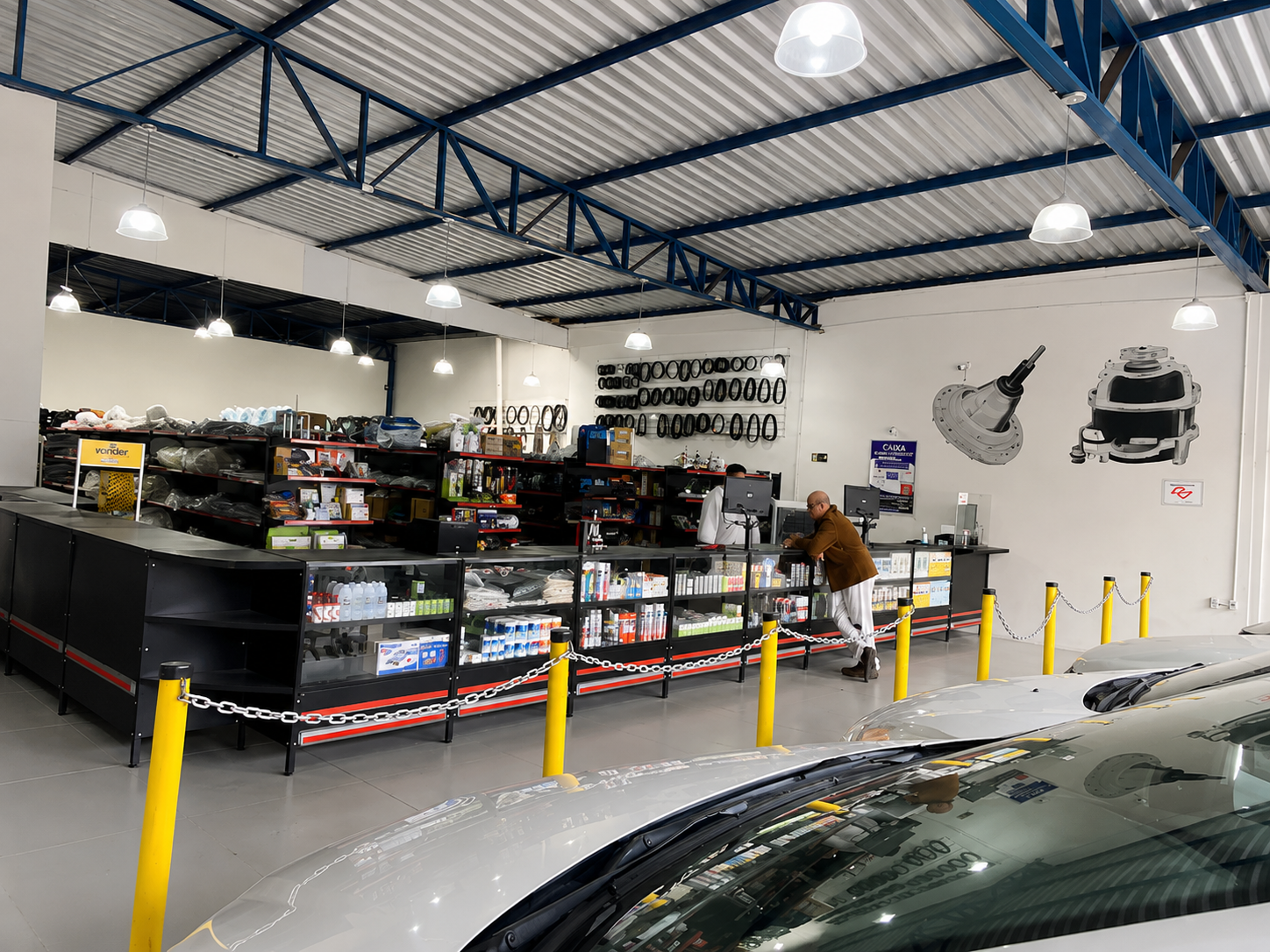 Interior da loja MM Multi Máquinas em Bauru
